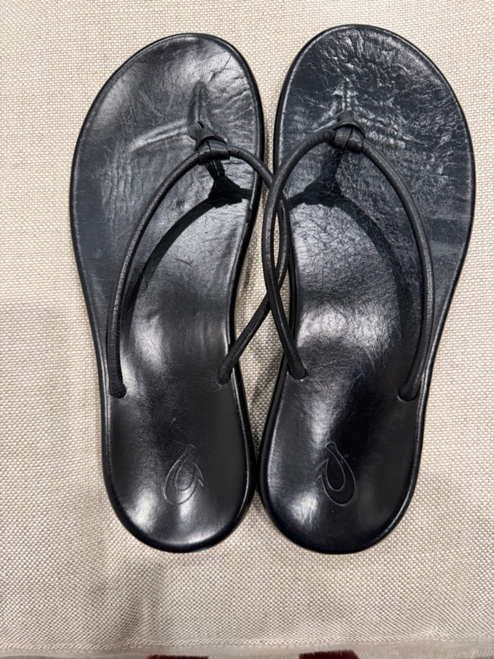 OluKai Black Women's Minimal Leather Flip Flops